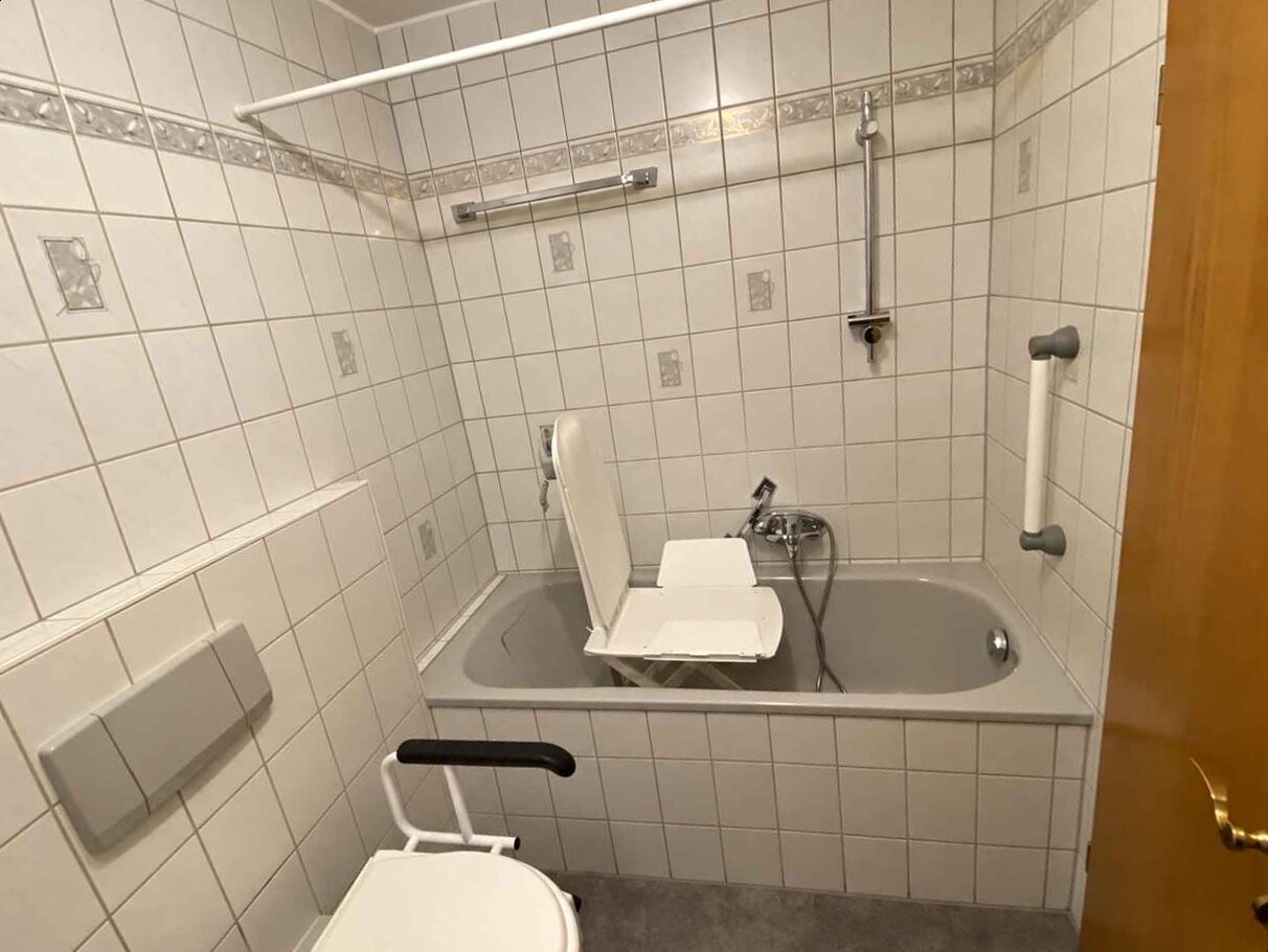 Badewanne mit Badewannenlift